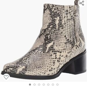 Blondo Elvina Waterproof Ankle Booties Size 11 Pointed Toe Grey White Snakeskin